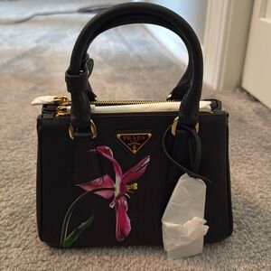 I’m selling a beautiful Prada, mini bag.